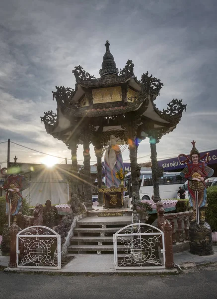 达拉特 2019年12月13日 林堡塔的室外旅游景点 以及玻璃 陶器和瓷器碎片构成的美丽的建筑马赛克风格 — 图库照片