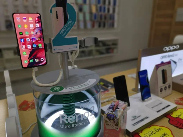 Perak Malezja Stycznia 2020 Najnowsze Telefony Komórkowe Oppo Sprzedaż Sklepie — Zdjęcie stockowe