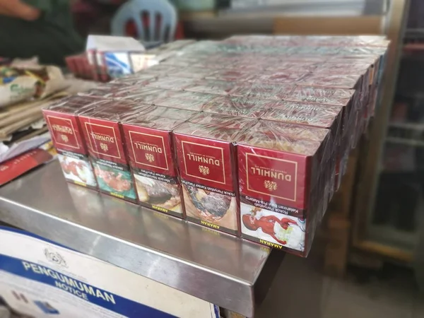 Perak Malezya Ocak 2020 Koh Mağazasında Sergilenen Masada Büyük Sigara — Stok fotoğraf