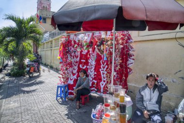 Ho Chih Minh, Vietnam. 16 Aralık 2019: Ho Chih Minh şehrinin çevresindeki insanların sokak manzarası veya aktivitesi.