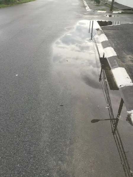 Charco Por Calle Después Lluvia — Foto de Stock