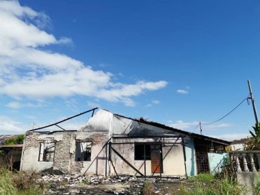 Yanan evin olduğu yer.