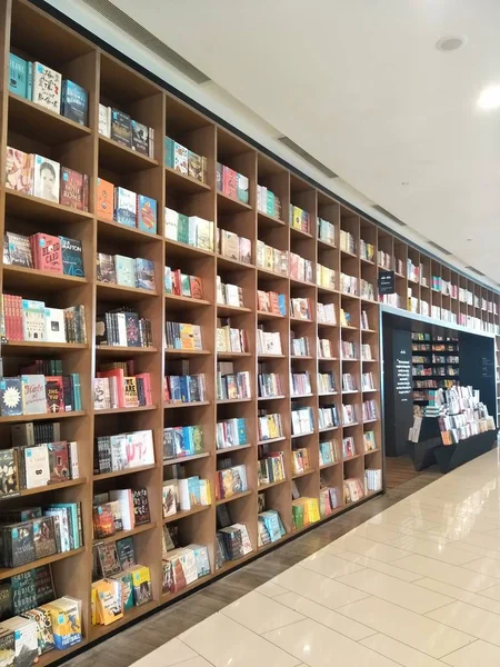 Пенанг Малайзія Лютий 2020 Полицях Продаж Виставлено Багато Книжок Книжковому — стокове фото