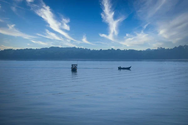 Avstånd Syn Fiskare Segelbåt Och Väder — Stockfoto