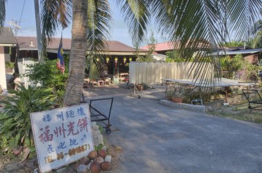 Perak, Malezya. 25 Ocak 2020: Kampong Koh kasabasındaki Foo Chow halkının buğday unlu şehriyesini yapma sanayisi sahnesi