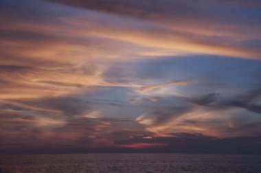 Sahilde güzel bir akşam.