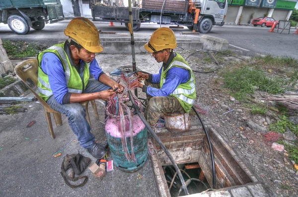 Perak Malasia Febrero 2020 Escena Calle Técnicos Reparando Cable Comunicación —  Fotos de Stock