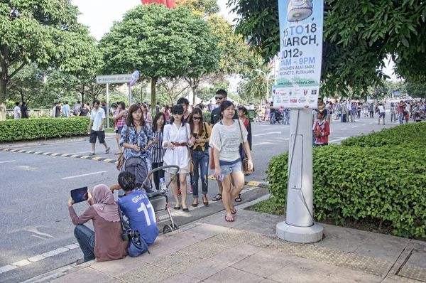 マレーシアのクアラルンプール 2020年1月5日 プトラジャヤ公園でのファンファーレ期間中 路上で人と人とのふれあいの場 — ストック写真