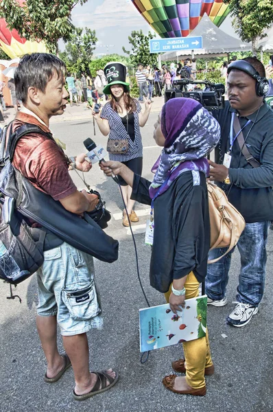 マレーシアのクアラルンプール 2020年1月5日 プトラジャヤ公園でのファンファーレ期間中 路上で人と人とのふれあいの場 — ストック写真