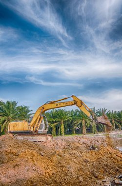 Perak, Malezya. 20 Ocak 2020: Taman Suria Mas, Kampong Koh 'taki inşaat sahasında ağır araçların taşındığı yer.