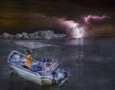Perak, Malezya. 1 Şubat 2020: Pangkor Adası 'ndaki fırtına sırasında denizde mahsur kalan sürat teknesi sahnesi