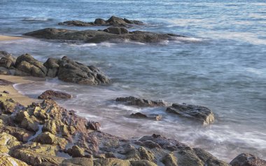 Rocky Sahili 'nde gündüz sahnesi