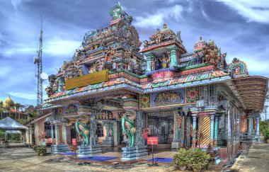 Penang, Malezya. 23 Aralık 2019: Peang Hill, Georgetown 'daki güzel Hindu tapınağı mimari yapı sahnesi.