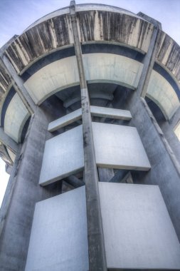 yükseltilmiş su deposu içerisindeki yapı görünümü