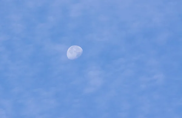 Opzoeken Overdag Hemel Bij Volle Maan — Stockfoto