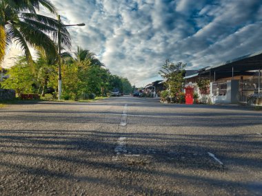 Sabahın erken saatlerinde evdeki gökyüzü sahnesi