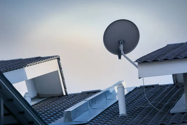 Antena Antena Parabólica Contra Céu — Fotografia de Stock