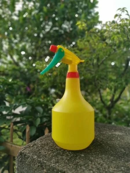 Gardening plastic bottle water sprayer