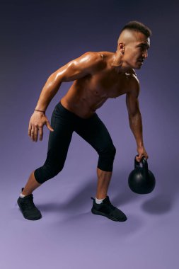 Güçlü kaslı sporcu rekorunu kırıyor