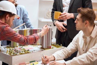 hırslı aktifler yeni projeye hevesli