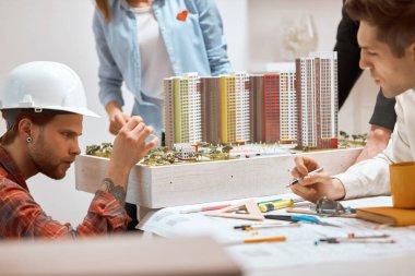 Gençler mahalleyi nasıl yeşile çevireceklerini düşünüyorlar