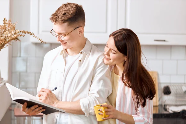 Young cheerful man drawing a draft, scheme — Stock Photo, Image