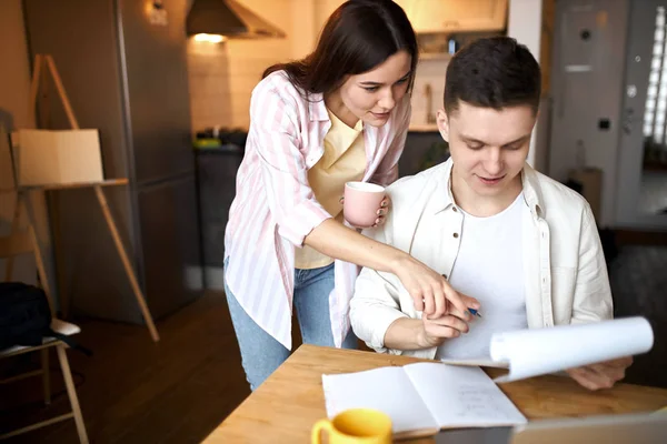 Attractive girl drinking coffee while her husband preparing for meeting — Stock Photo, Image