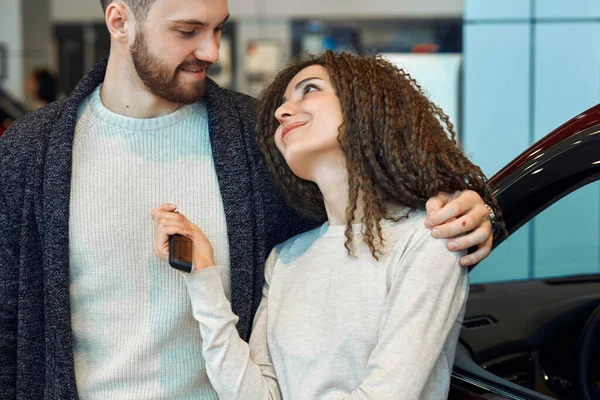 Young awesome good looking girl is thanking her husband for the car — Stockfoto