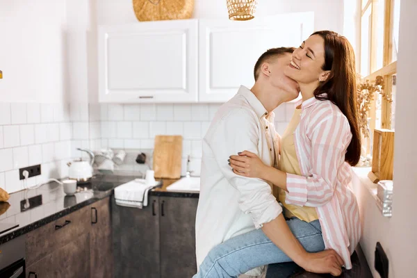 Loving couple sensual kissing in their kitchen — Φωτογραφία Αρχείου