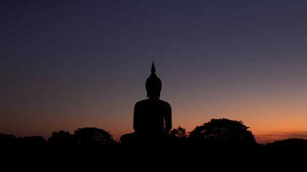 Velký zlatý buddha v muang wat v ang thong, Thajsko — Stock fotografie