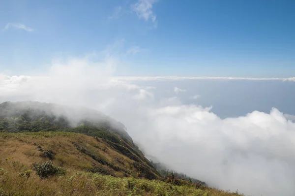 Kew Mae Pan - Chom Thong-Inthanon Rd, la naturaleza ruta o — Foto de Stock