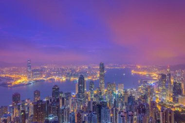 Victoria Peak üzerinde gündoğumu