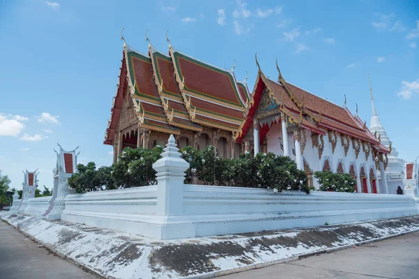 Cielo azul con Wat Phra templo vista hermosa pagoda iglesia —  Fotos de Stock