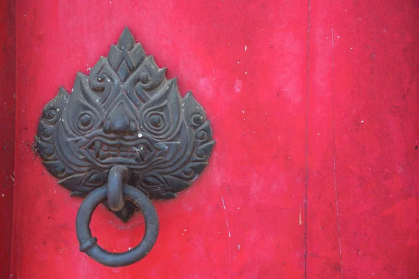 Ancienne porte de style chinois — Photo