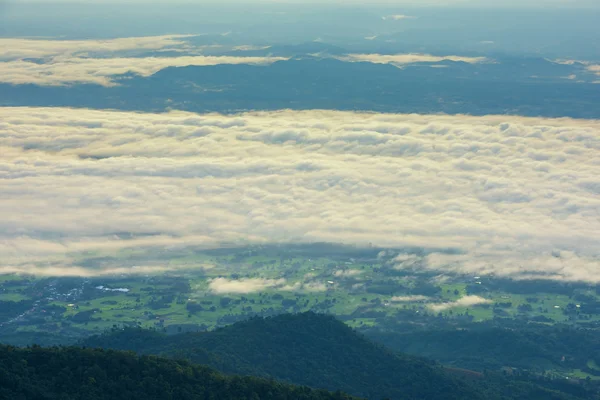 Beroemde reizen locatie Phu Tub berk Phetchabun provincie Thailan — Stockfoto