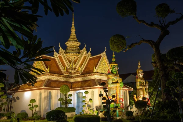 Slavné vintage retro starý znak obři Wat Arun v Bangko — Stock fotografie