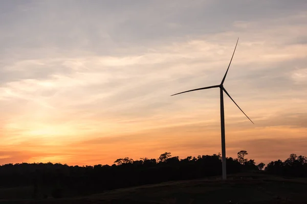 Výroba větrné energie, větrné elektrárny, zemědělské půdy a zemědělských — Stock fotografie