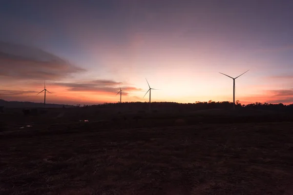 Výroba větrné energie, větrné elektrárny, zemědělské půdy a zemědělských — Stock fotografie