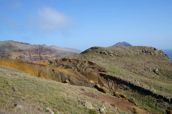 在马德拉岛半岛东海岸的Ponta de Sao Laurenco旅行，背景照片 — 图库照片