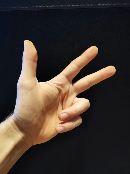 Bal kéz, egy férfi, a harmadik, három, a szám. — Stock Fotó