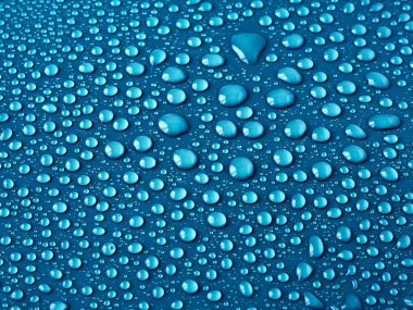 Mavi Arkaplanda Su Damlaları.