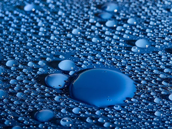 Gotas Agua Sobre Fondo Azul — Foto de Stock