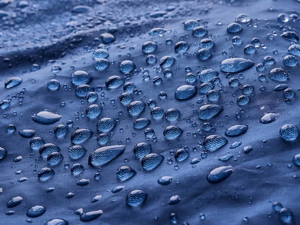 Gotas Água Chuva Tecido Impermeável Fibra Azul Fundo Azul — Fotografia de Stock