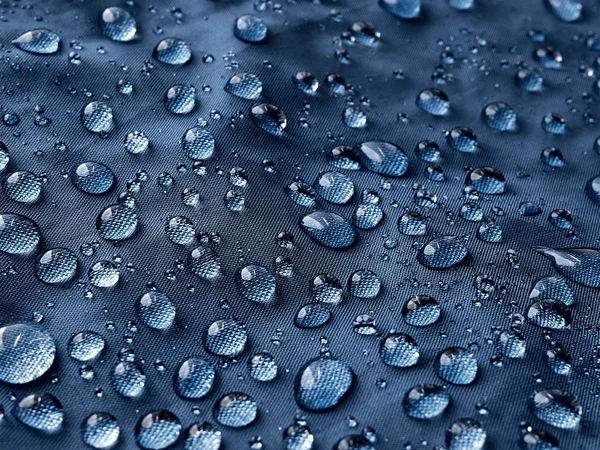 Σταγονίδια Νερού Βροχής Αδιάβροχο Ύφασμα Μπλε Ίνας Μπλε Φόντο — Φωτογραφία Αρχείου