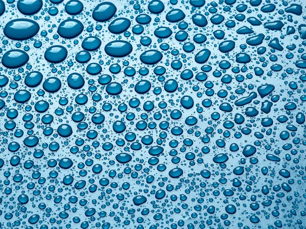 Mavi Arkaplanda Su Damlaları.