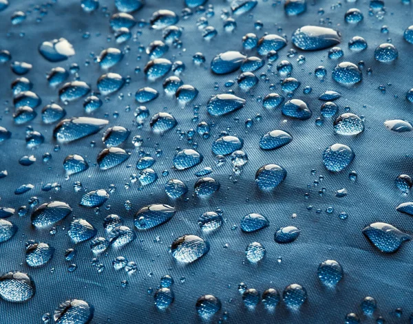 Gotas Água Chuva Tecido Impermeável Fibra Azul Fundo Azul — Fotografia de Stock