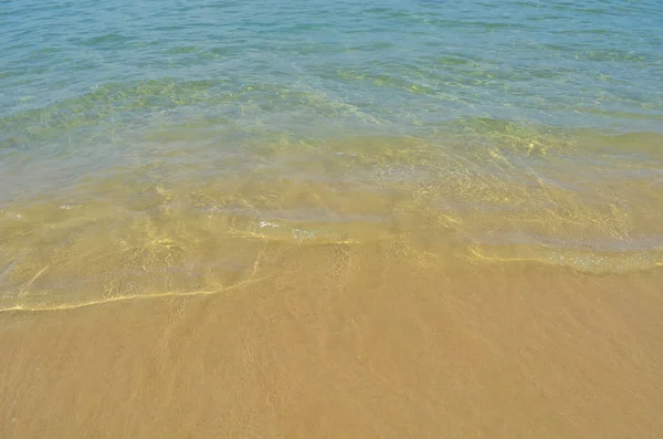 Волны на побережье Индийского океана — стоковое фото