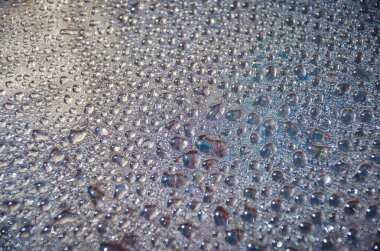 Küçük renkli damla su camına bol