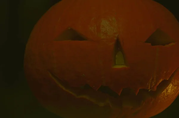 Zucca spaventosa nella notte di Halloween — Foto Stock