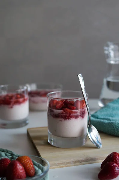 Glass Delicious Strawberry Panna Cotta Breakfast Kitchen Tasty Italian Dessert — Stock Photo, Image